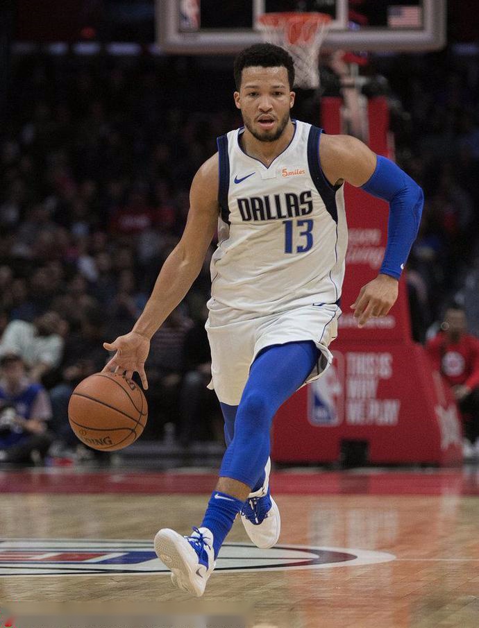 尽管他在利 尽管他在利